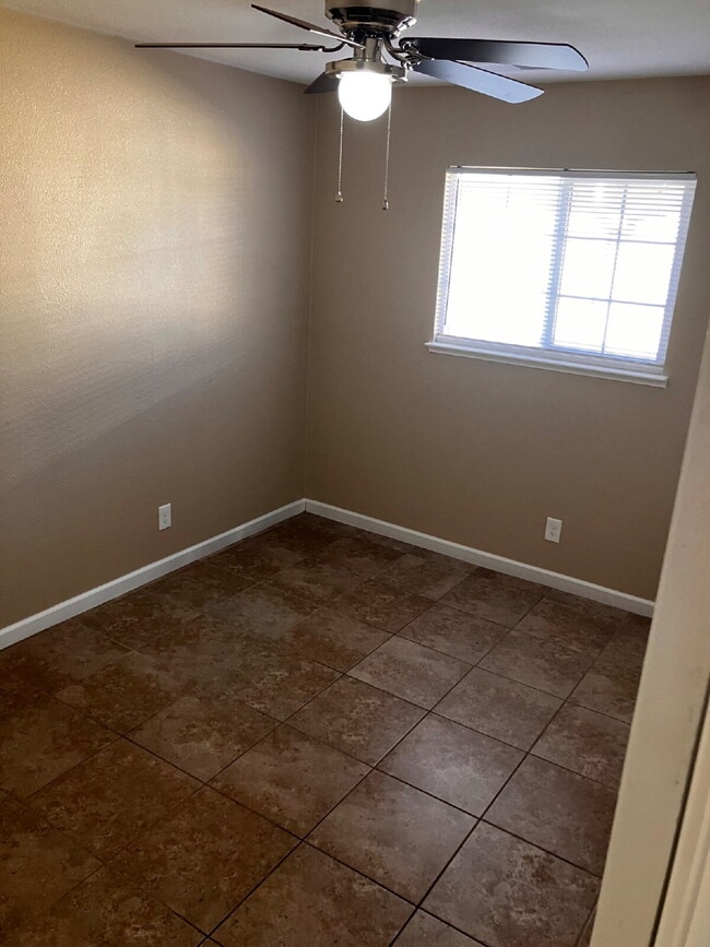 Building Photo - 1215 W 8th St