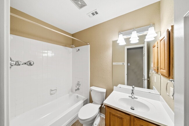 Building Photo - Spacious 4-Bed Home with Island Kitchen, Fireplace & Fenced Yard in San Antonio – 2,143 Sq Ft