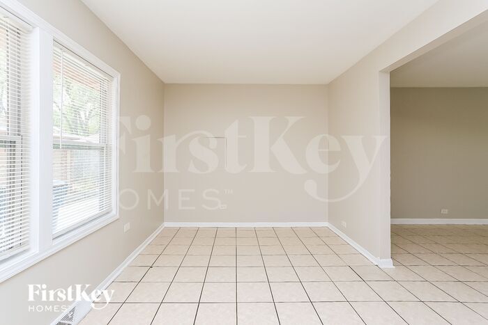Building Photo - 209 E Myrick Ave