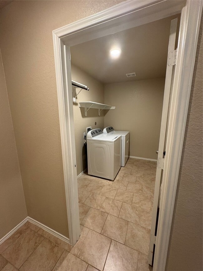 Building Photo - 9602 Paloma Creek Dr