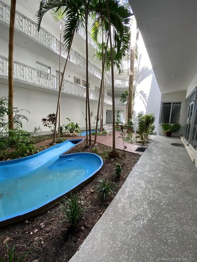 Building Photo - 9700 W Bay Harbor Dr