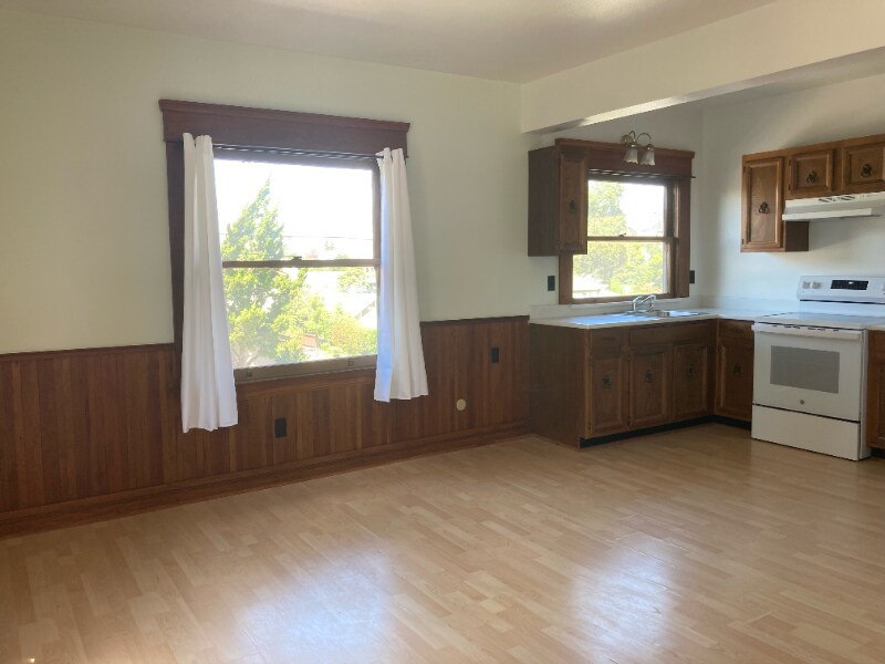 Building Photo - 743 Buchon St