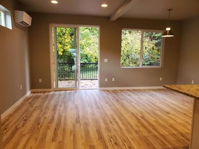Building Photo - 3 Bedroom 2.5 Bath in Tumwater