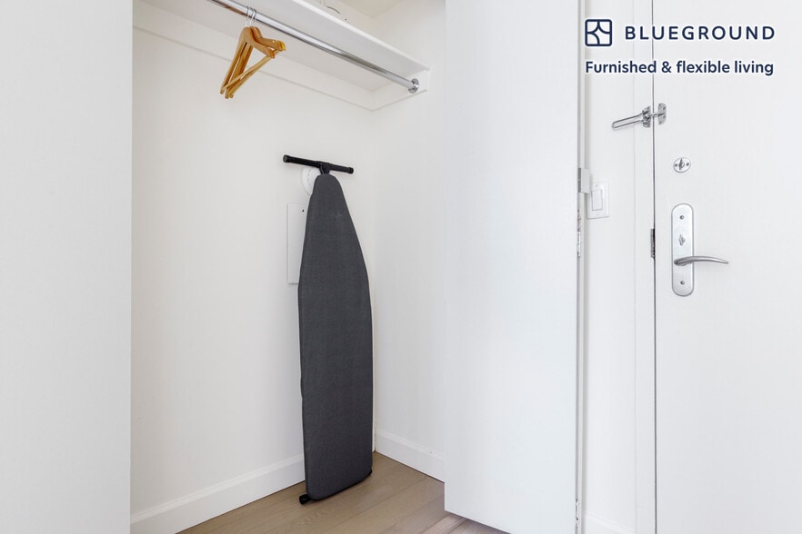 Building Photo - 561 10th Ave