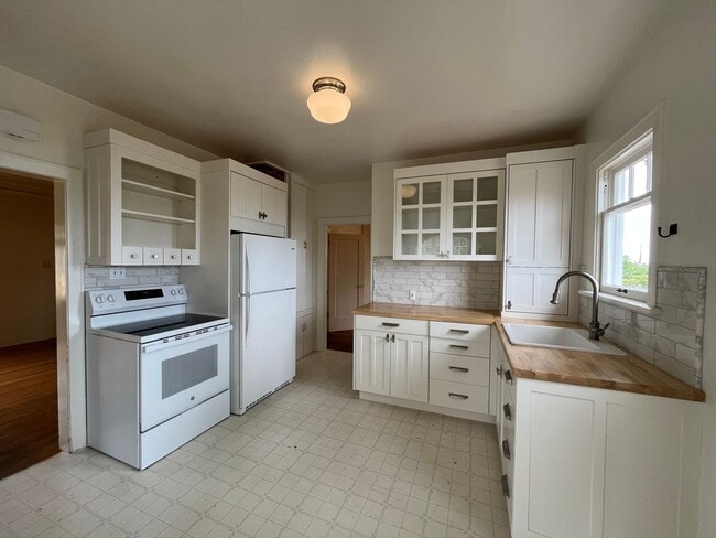 Building Photo - Charming Home On South Hill