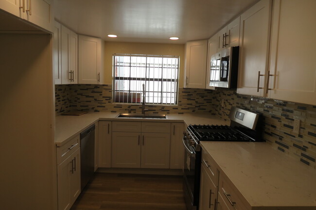 Primary Photo - 357 E Providencia Ave