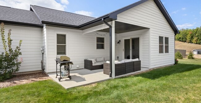 Building Photo - Furnished Home with Modern Amenities in Williamsburg