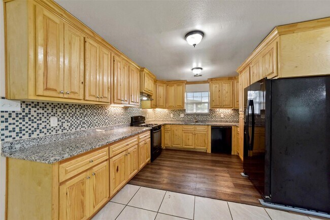 Building Photo - 214 Schilling Ave