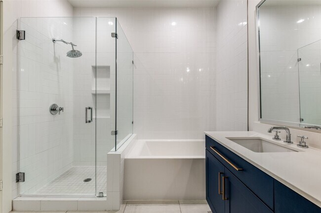 Building Photo - 3611 Congress Ave