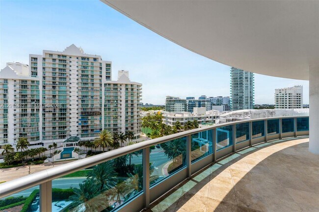 Building Photo - 5959 Collins Ave