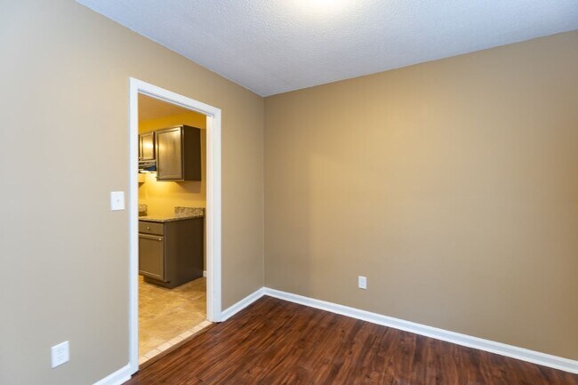 Building Photo - Pet-Friendly 3BR with Bonus Room, Deck & G...