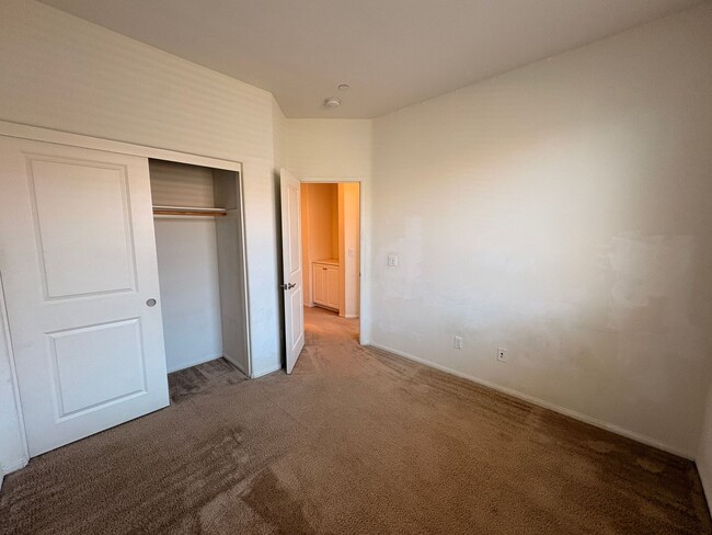 Building Photo - 3 Bed, 4 Bath in Eastvale!