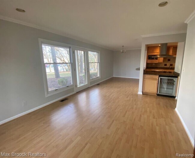 Building Photo - 885 N Old Woodward Ave