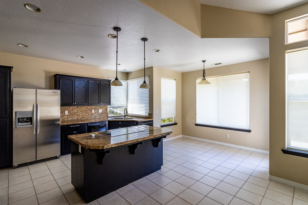 Building Photo - 625 Asilo