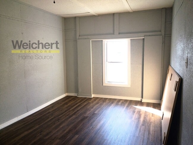 Building Photo - Spacious 4 Bedroom, Fully Updated & Move-In Ready!