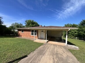 Building Photo - 1305 N College Ave