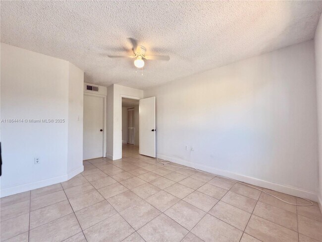 Building Photo - 13204 Glenmoor Dr