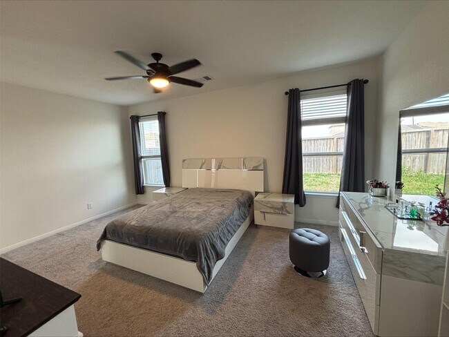 Building Photo - 1323 Rosemead Dr