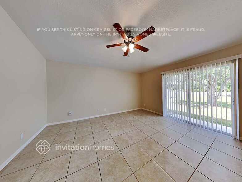 Building Photo - 1389 SW Prairie Cir