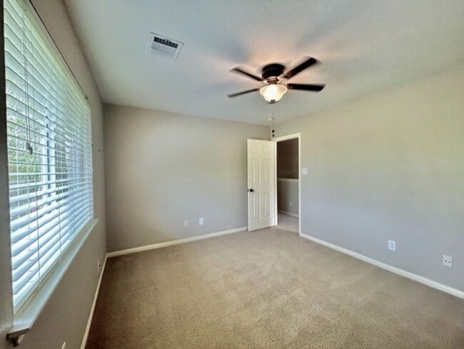 Building Photo - $350 OFF FIRST MONTH'S RENT IF YOU MOVE IN...
