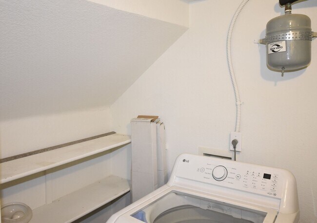 Building Photo - 2001 Club Center Dr