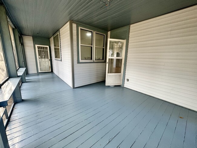 Building Photo - 915 W Taylor St