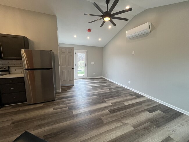 Building Photo - 8010 Sunset Heights Dr