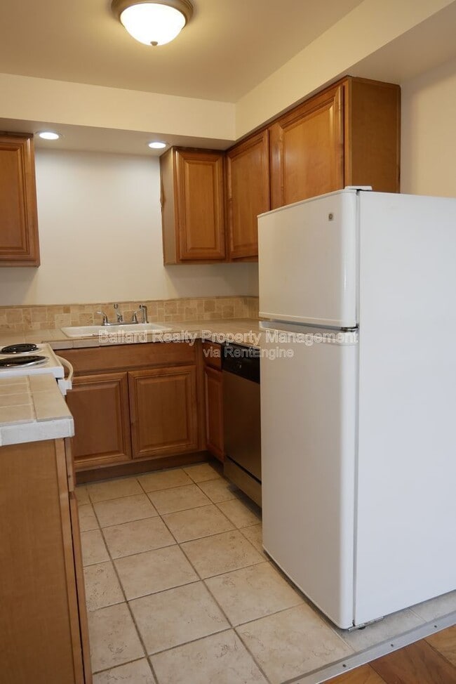 Building Photo - 4517 Evanston Ave N