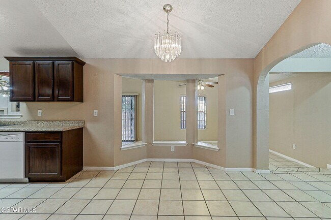 Building Photo - 11781 Jennifer Dr