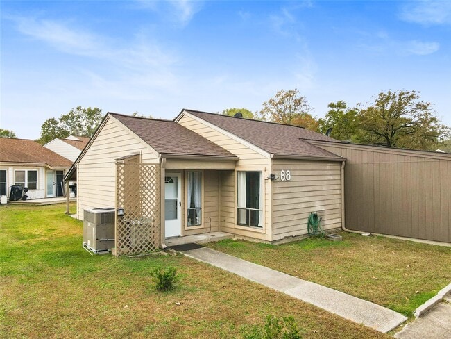 Building Photo - 68 Westwood Dr W