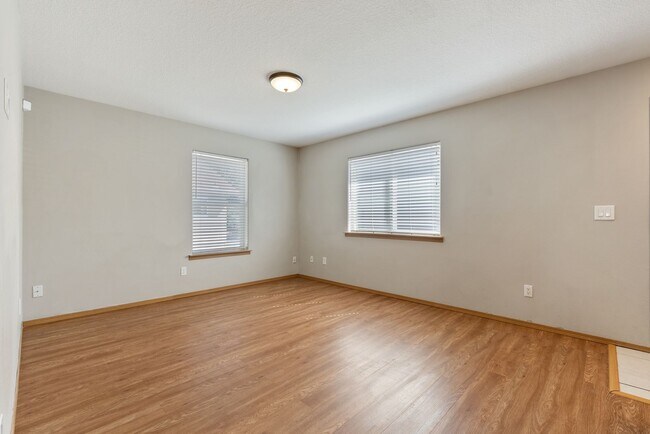 Building Photo - 3Bed/1.5 Bath House available