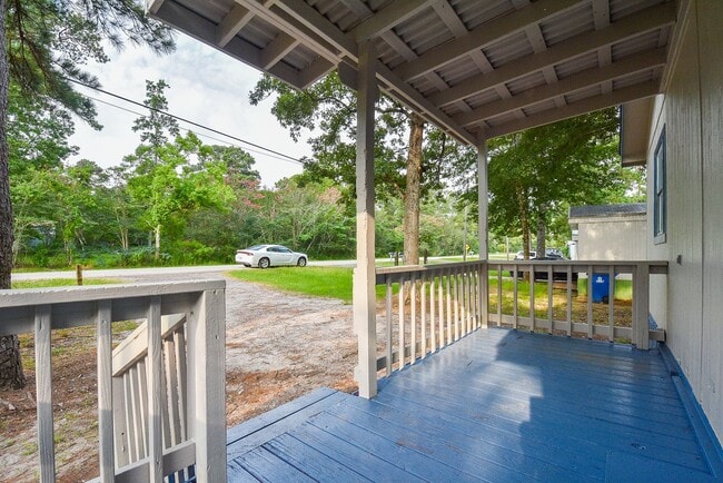 Building Photo - Be part of this cozy community at Roy Harris Loop