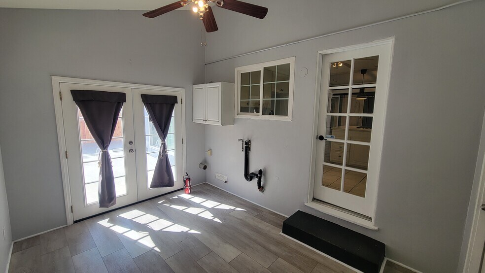 Building Photo - 3024 N Oceanview St