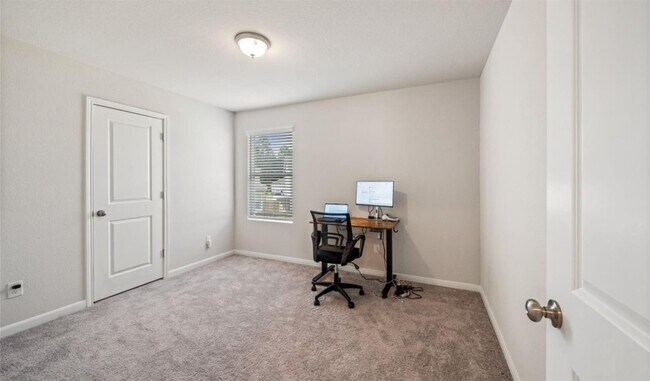 Building Photo - 2224 Cedar Vly Dr