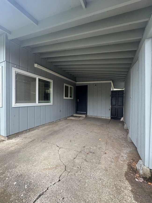 Building Photo - (HAR2) 2 Bedroom, 1 Bath Single Family Home