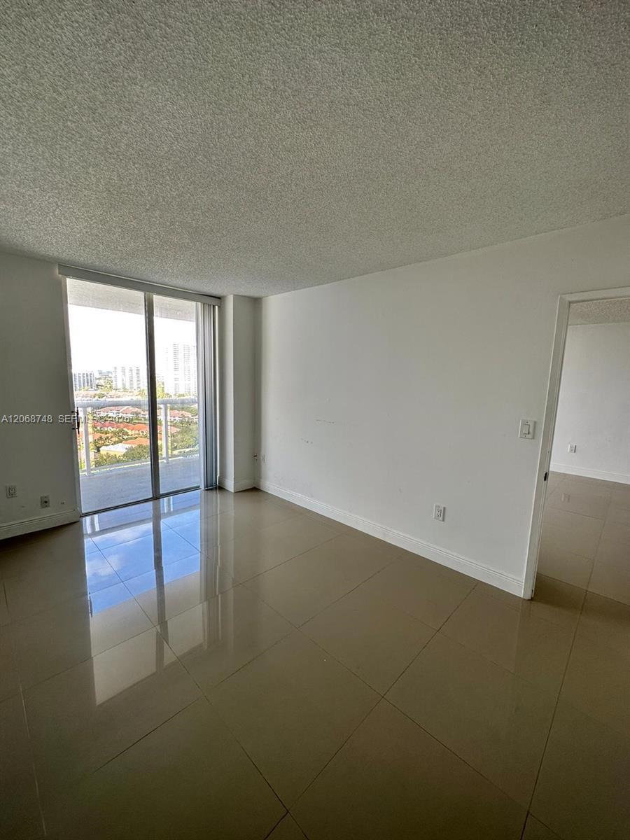 Building Photo - 20515 E Country Club Dr