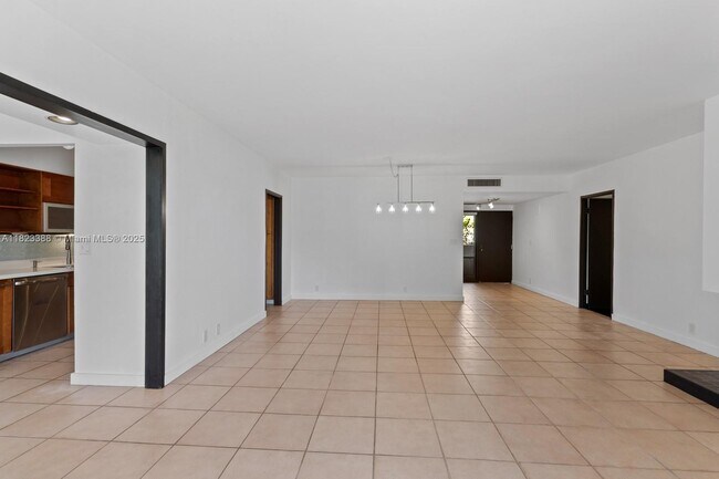 Building Photo - 161 Crandon Blvd