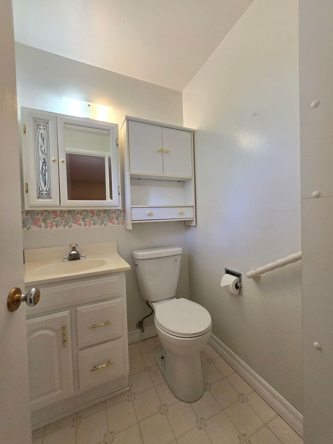 Building Photo - 710 S 44th St