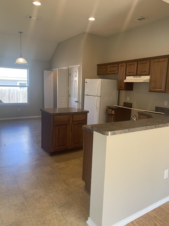 Building Photo - 5827 Alexandria Dr