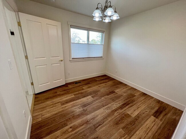 Building Photo - Stunning 3 Bed, 2.5 Bath Home in the Heart of Downtown Bend!