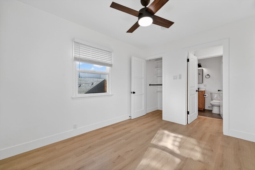 Building Photo - 6009 W 85th Pl