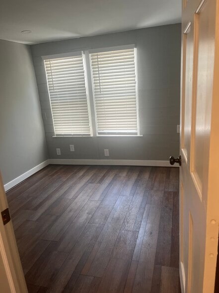 Building Photo - 110 Front St