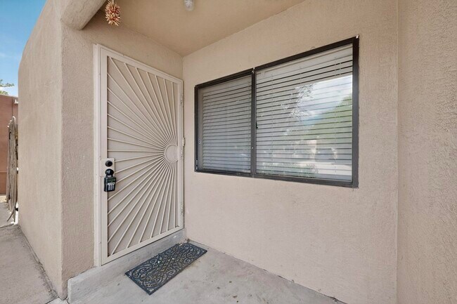 Building Photo - 222 Shannon Pl NW