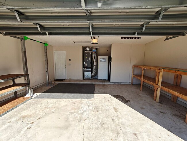 Building Photo - Florida Living at Its Best – 3BR Home with Hot Tub & Resort Amenities