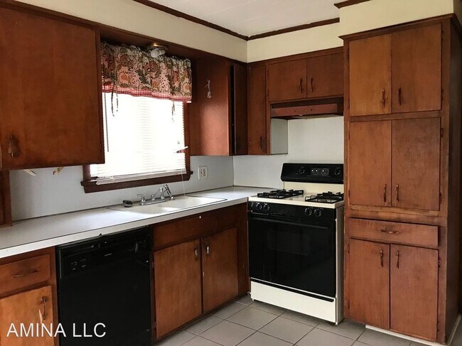 Building Photo - 377 Avis St