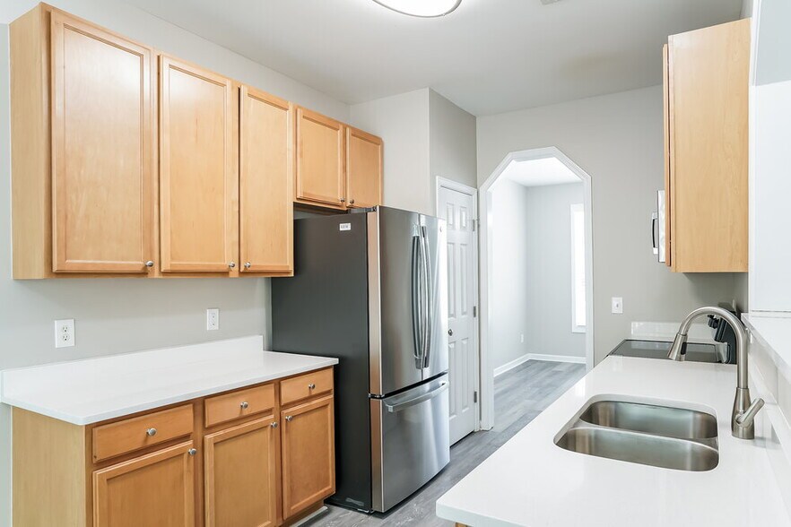Building Photo - 8137 Marshall Brae Dr