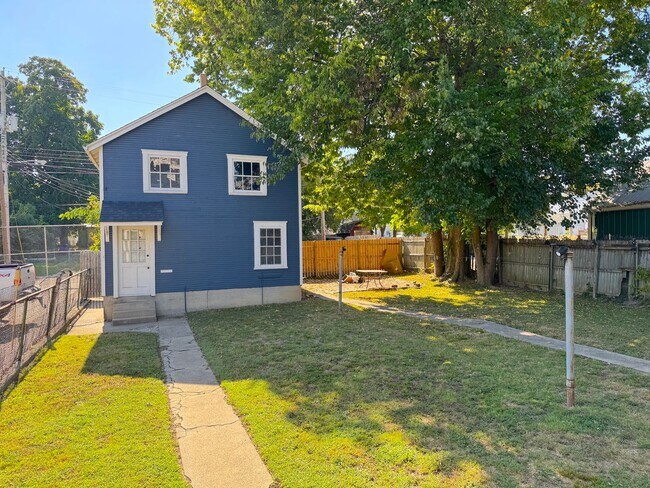 Building Photo - 3 Bedroom Home in Downtown Hamilton