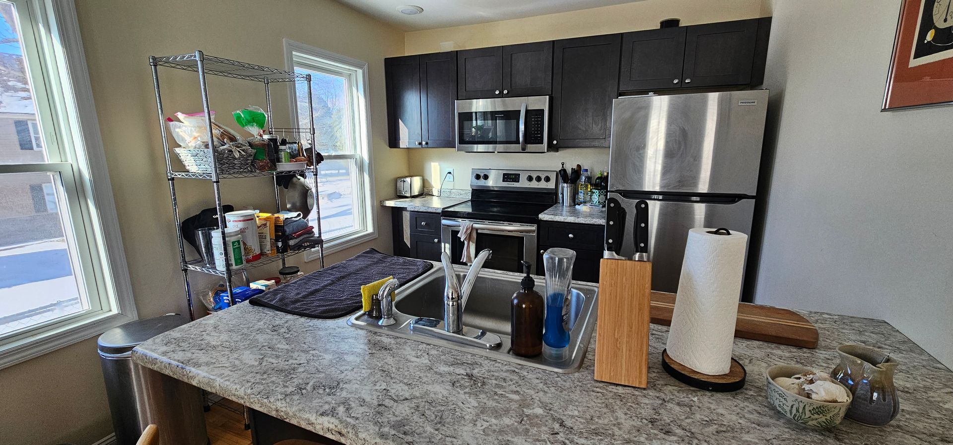 Building Photo - 389 E Allen St