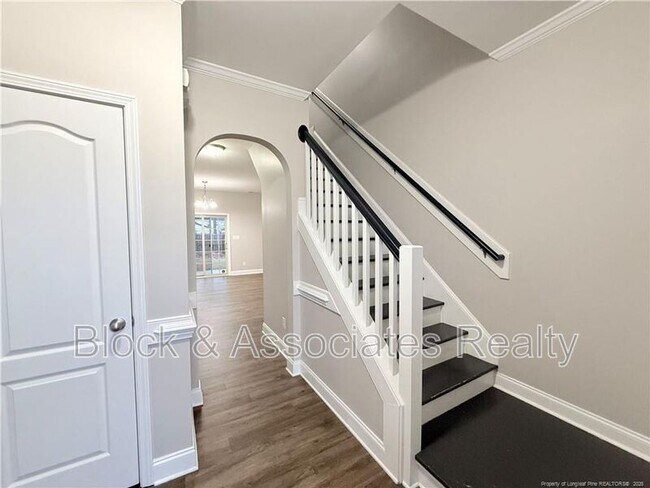 Building Photo - 471 Century Dr