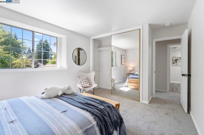 Building Photo - 5 Stuart Pl